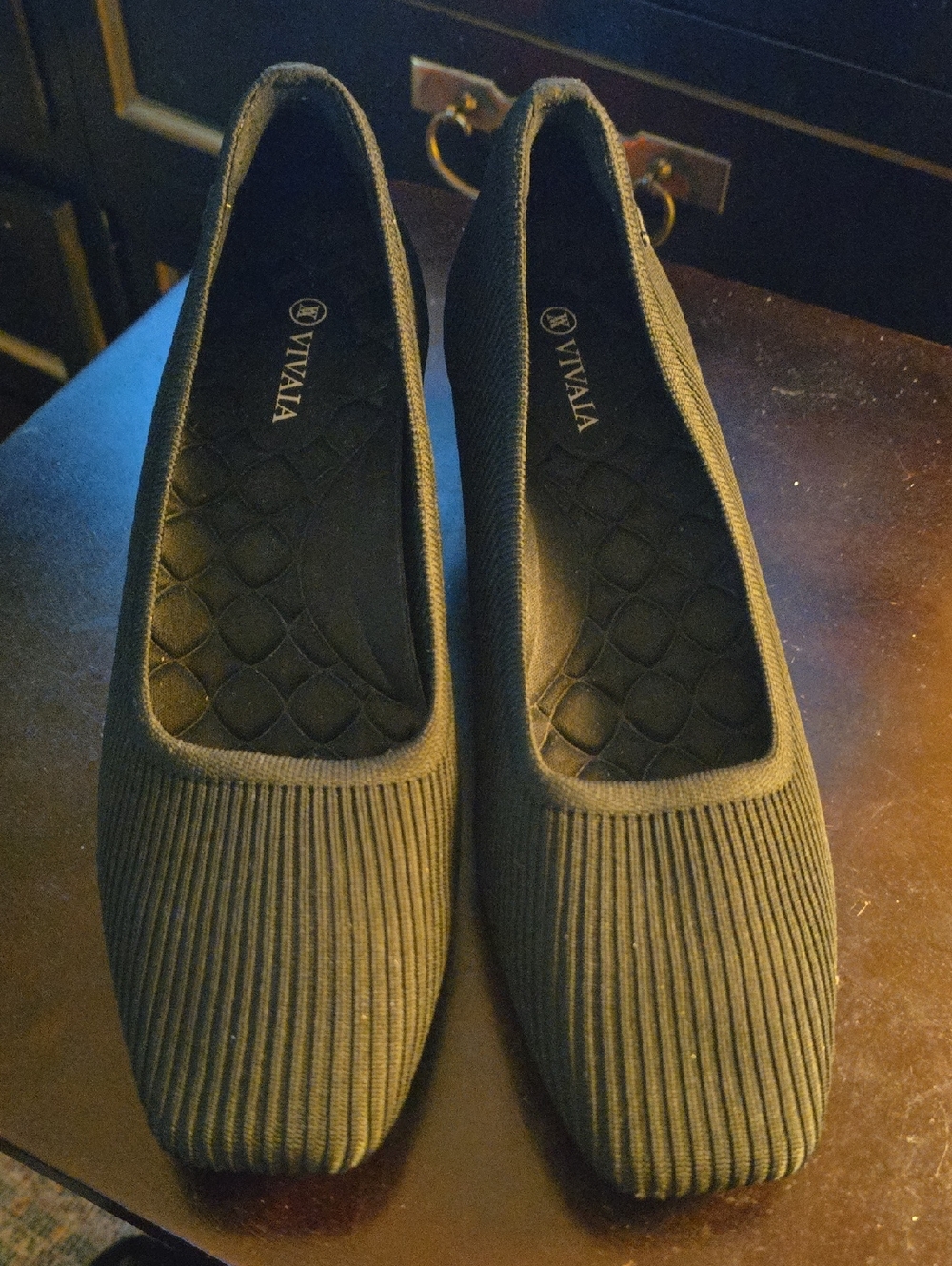 Vivaia Black Ribbed Shoe